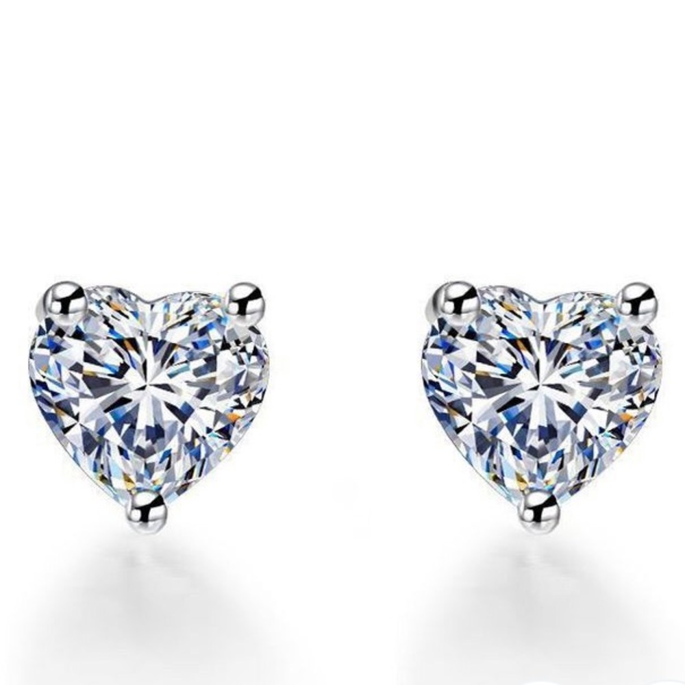 Exquisite .925 Sterling Slvr Heart Moissanite Stud - Picture 4 of 7